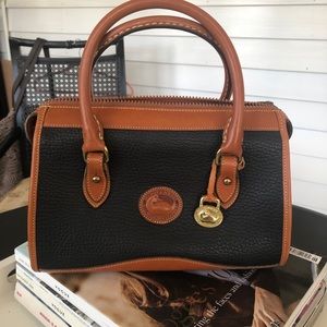 Vintage Dooney & Bourke black leather purse